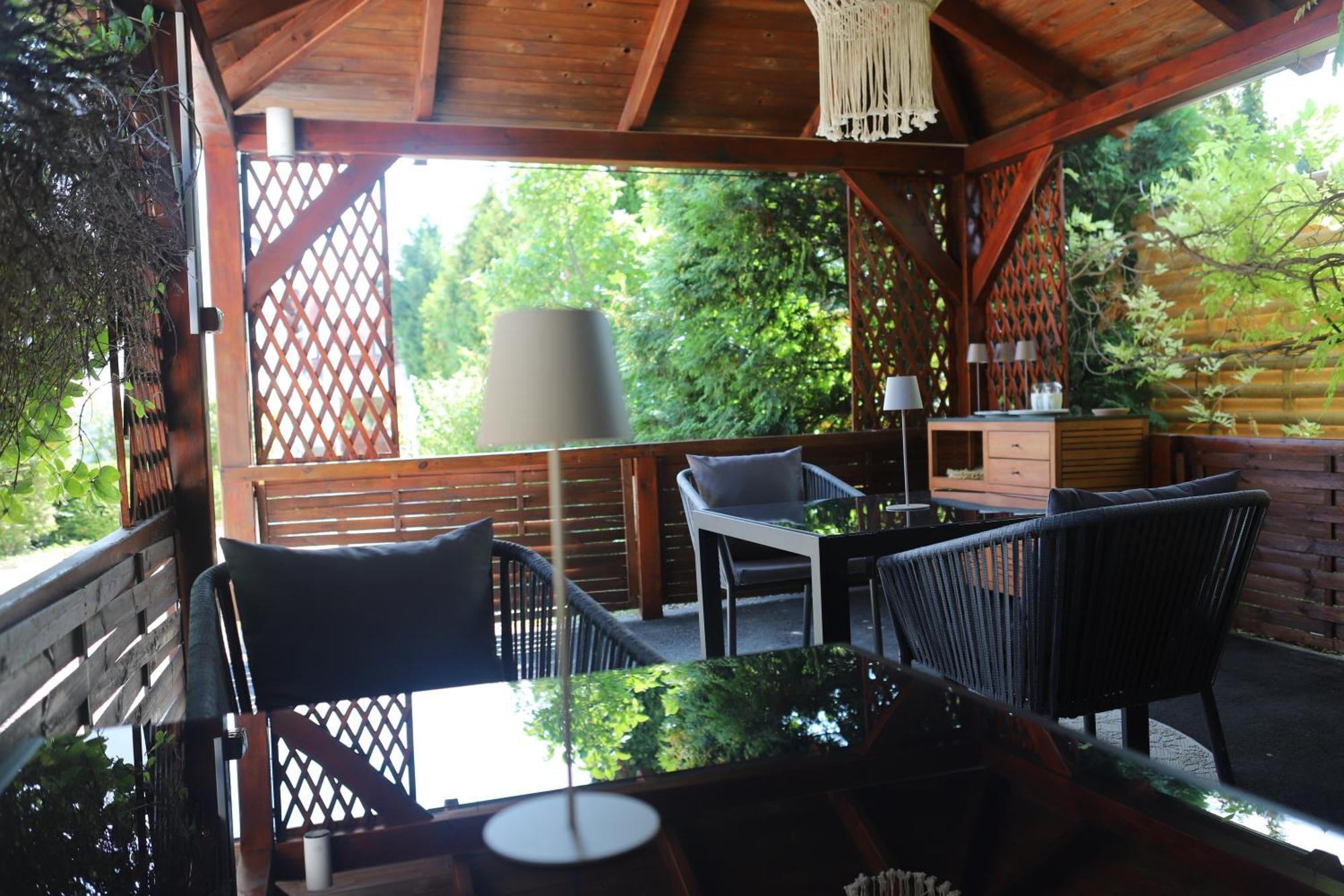 The Secret Garden - Keszthely Bed & Breakfast エクステリア 写真